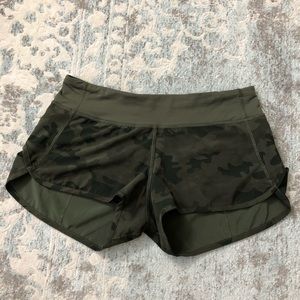 Lululemon Speed Short 4-way  Savasana Camo Fatigue